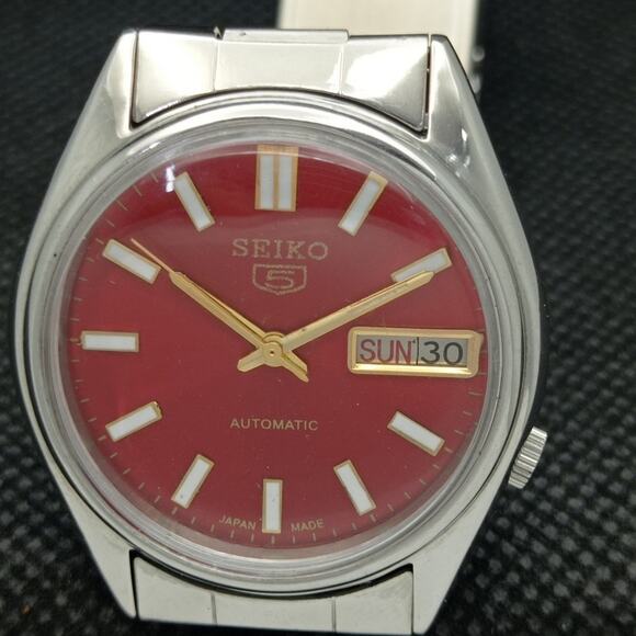 Seiko Red and Silver Men's Watch - Picture 3 of 8